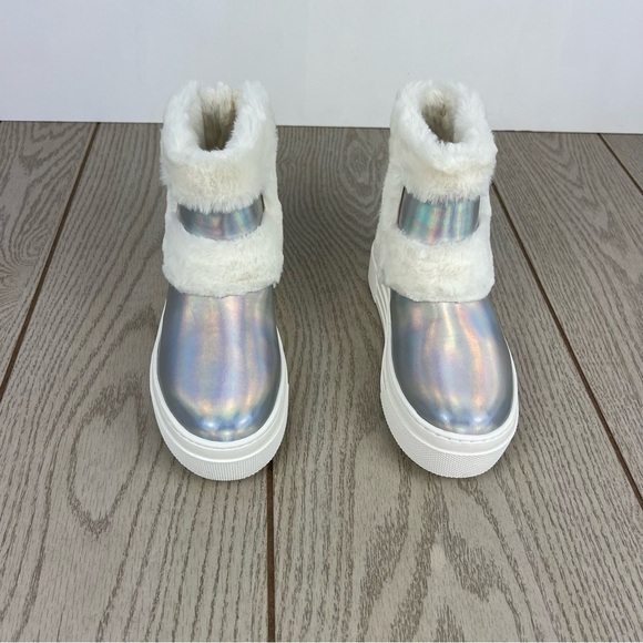 Steve Madden Girls Bunny Little Kid/Big Kid Boots Iridescent Silver $70 - Picture 3 of 9